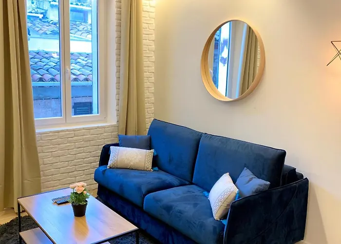 Old Town Haven * أنتيب